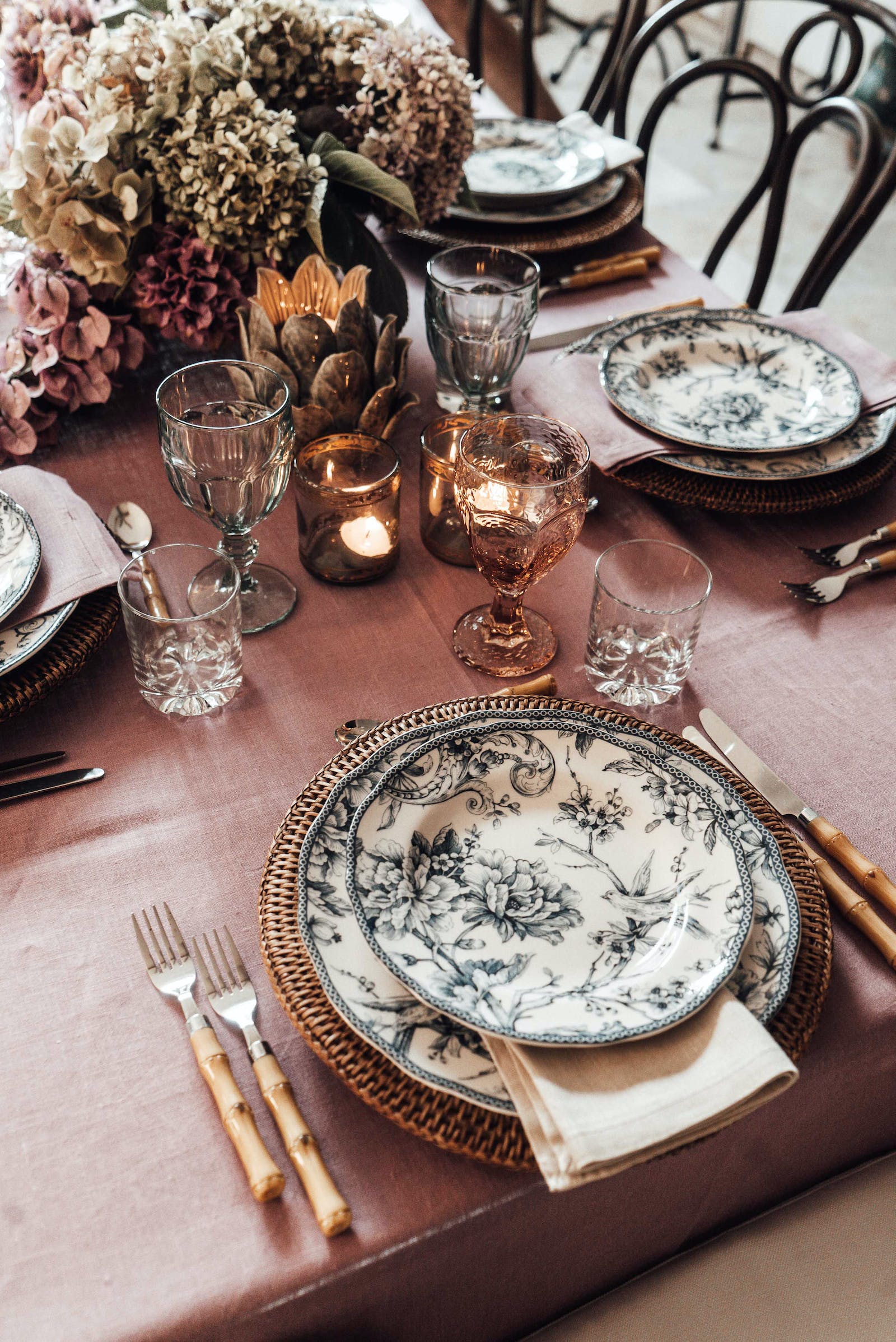 table setting with placemats